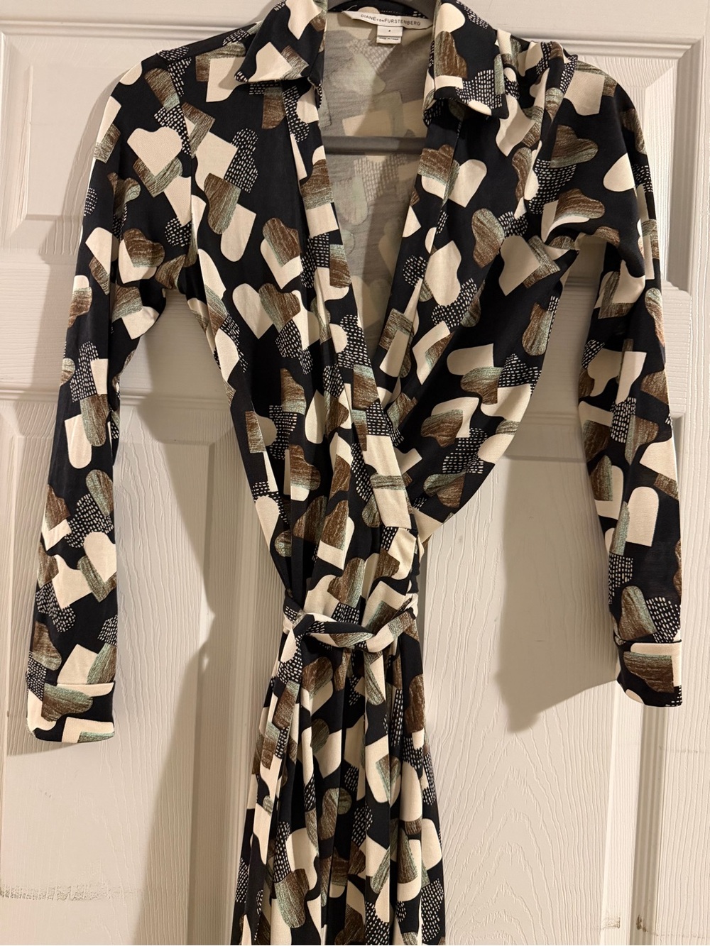 Diane Von Furstenberg Black, Cream & Brown Heart-Print Long Sleeve Wrap Dress